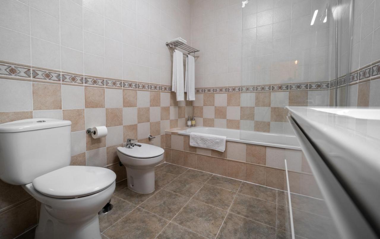 Duplex 8 Canos Ronda Luaran gambar